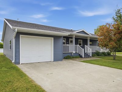 204 4th Ave E