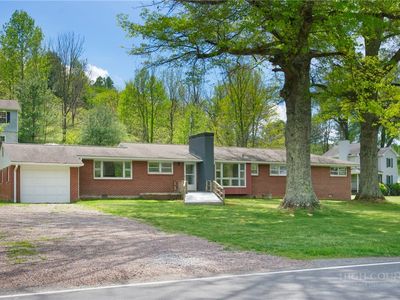 2853 Broadstone Rd. (Valle Crucis)
