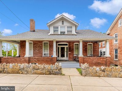 250 E Main St
