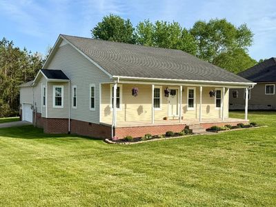 28 Lakepointe Dr