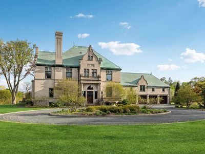 3432 North Lake DRIVE