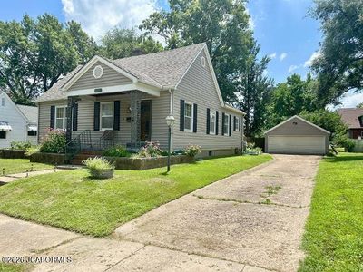 1008 E Love St