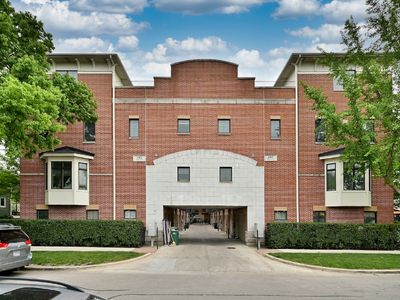 1192 Clarence Ave Unit 3