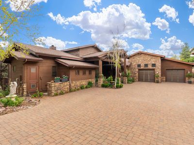 900 N Blazing Star Cir