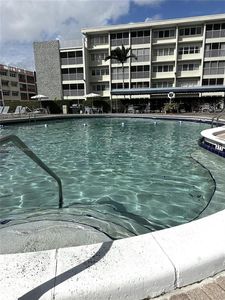 410 SE 2nd St APT 415