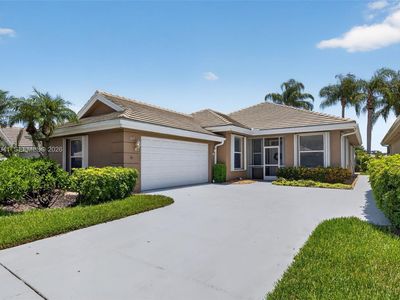 169 NW Bentley Cir