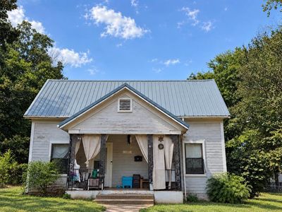 105 SE Adams St
