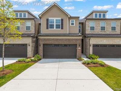Property at 208 Addison Cir, Commerce Township, MI