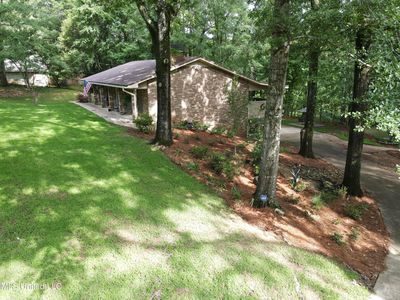 727 Laney Dr
