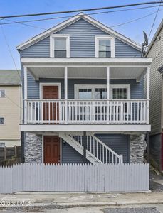 6 Mann Avenue