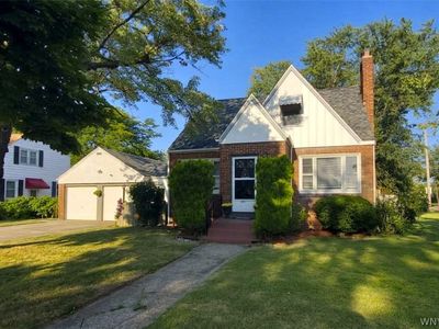 275 Capen Blvd