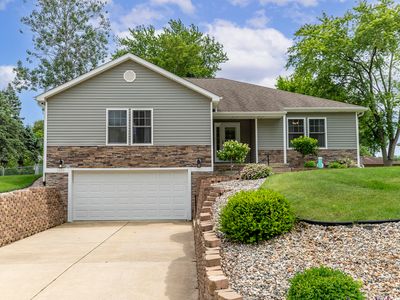 2352 Four Seasons Pkwy