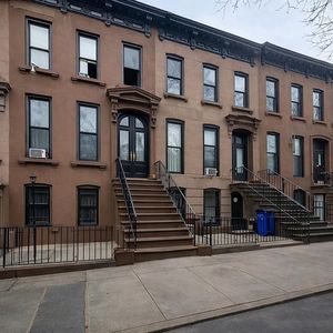 559 Carlton Ave