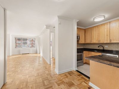 300 E 40th St APT 12P