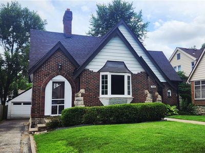 715 E Gregory Blvd