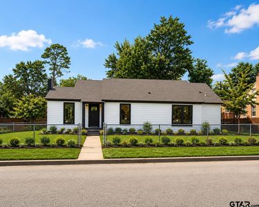 1221 Mockingbird Ln