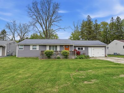 Property at 6141 Sandy Ln, Burton, MI