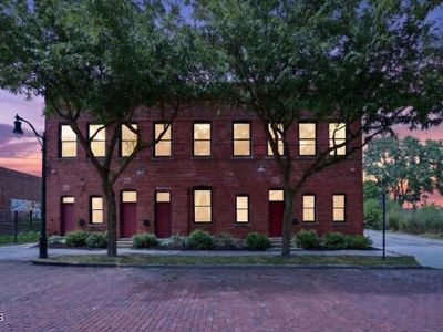 14 Broadway St