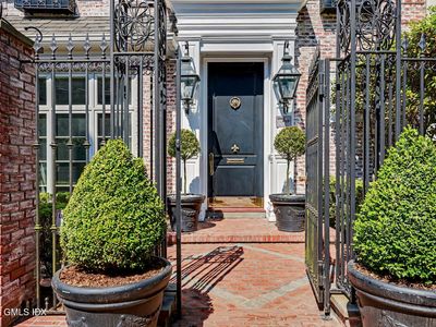 212 Milbank Ave