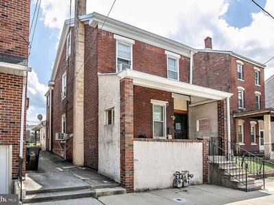 116 E 4th St