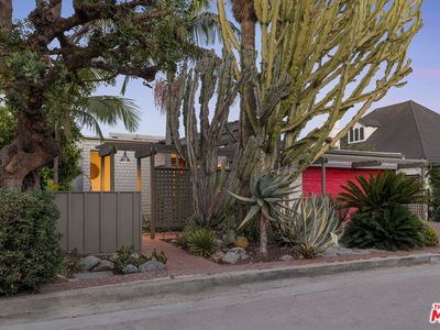 2276 Moreno Dr