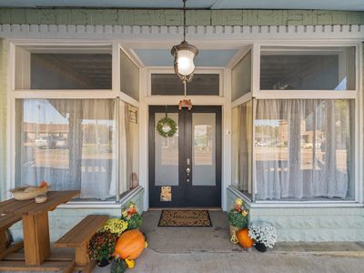 8 E Main St