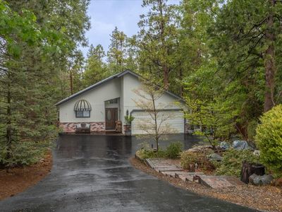 596 Sugarbush Ln