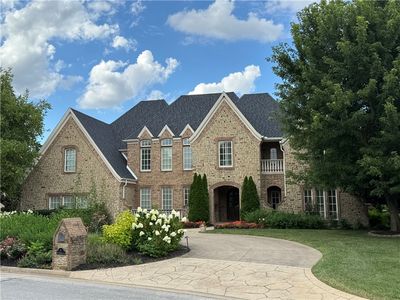 3 W Newhaven Ln
