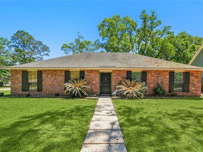 290 W Essex Dr