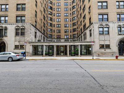 1755 E 55th St APT 605