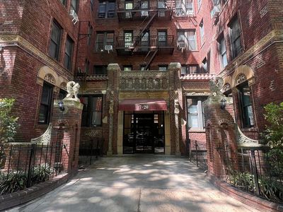 3720 81st St APT 5E