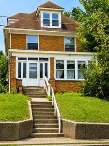 882 McIntire Way