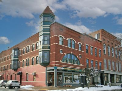 29 Pleasant St APT 1