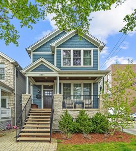 2414 W Berteau Ave