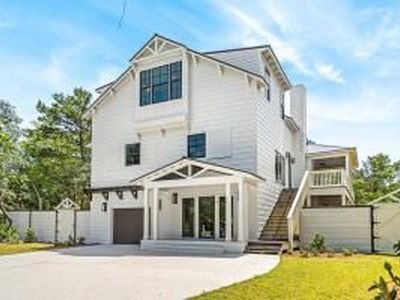 18 Seabreeze Pl