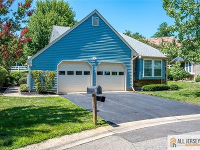 32 John Adams Ct