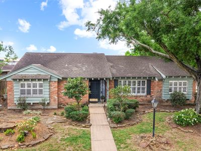 102 Parliament Dr