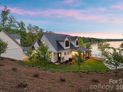 587 Carolina Dr