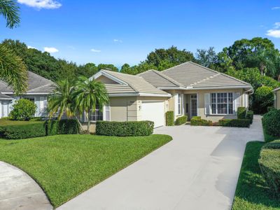 244 NW Bentley Circle