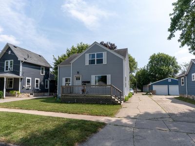 325 E Hancock St