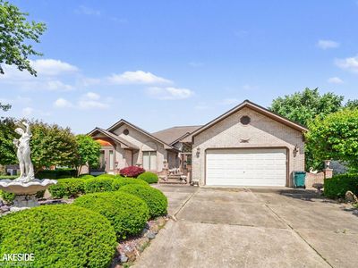 3940 Wayfarer Dr