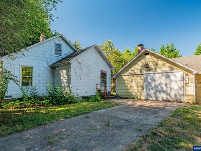 895 Elma Ave SE