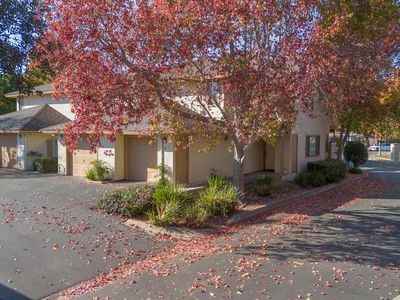 60 Village Circle Dr