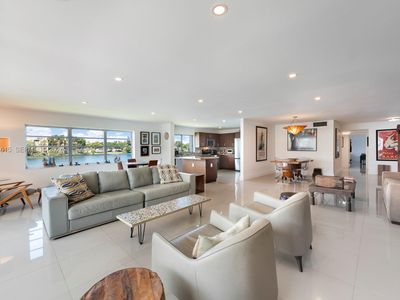 873 NE 195th St APT 206