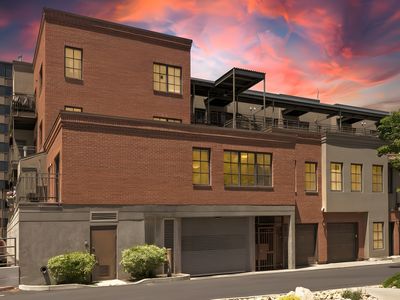 228 E 500 S APT 207