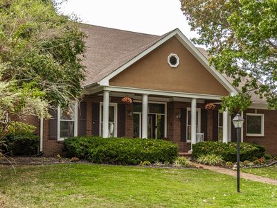 135 N Country Club Dr