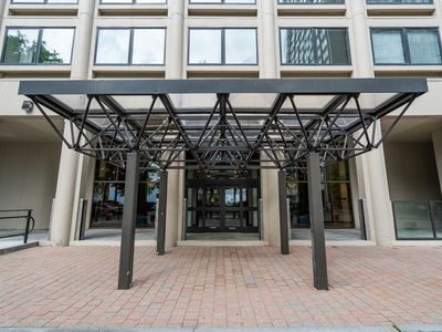 85 E India Row APT 6B
