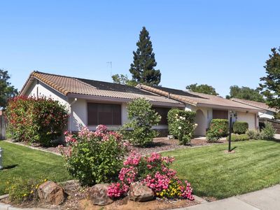 Property at 8951 Lansdowne Ct, Elk Grove, CA