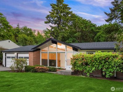 827 Marine View Circle SW