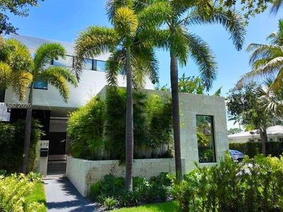 570 S Shore Dr